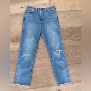 Levi’s Women’s Distressed Wedgie Straight leg Jeans